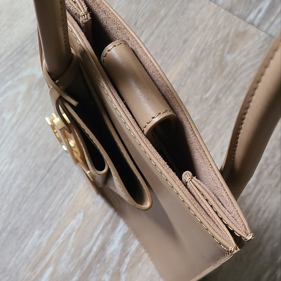 Avant garde leather shoulder bag - Picture 5 of 8